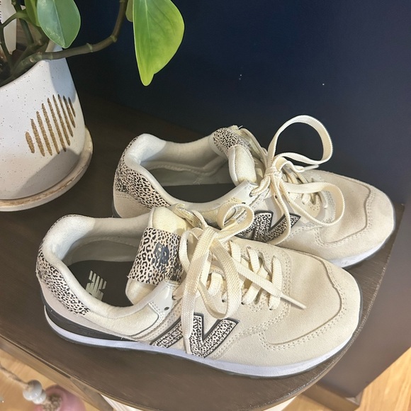 New Balance 574 Women's Beige and Black Sneakers - Picture 2 of 4